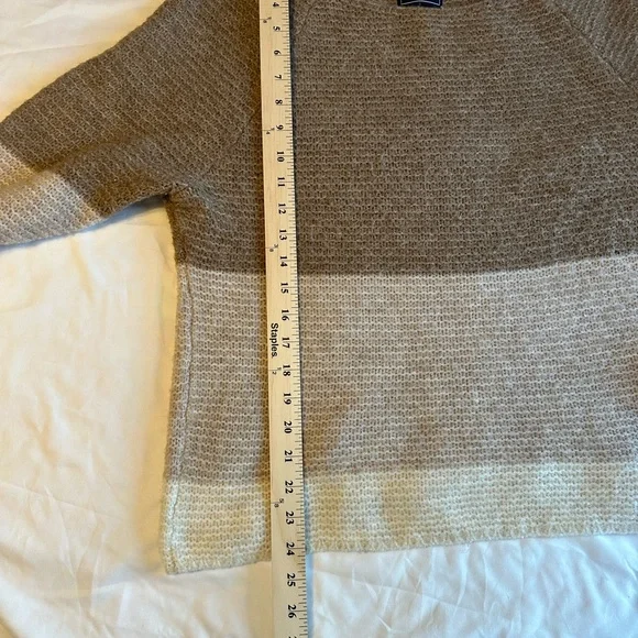 Abercrombie & Fitch Tan and Cream Scoop Neck Sweater - Picture 7 of 11